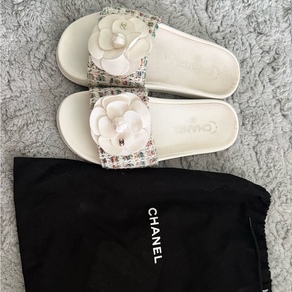 CHANEL White and Multicolor Floral Slides - Picture 1 of 2